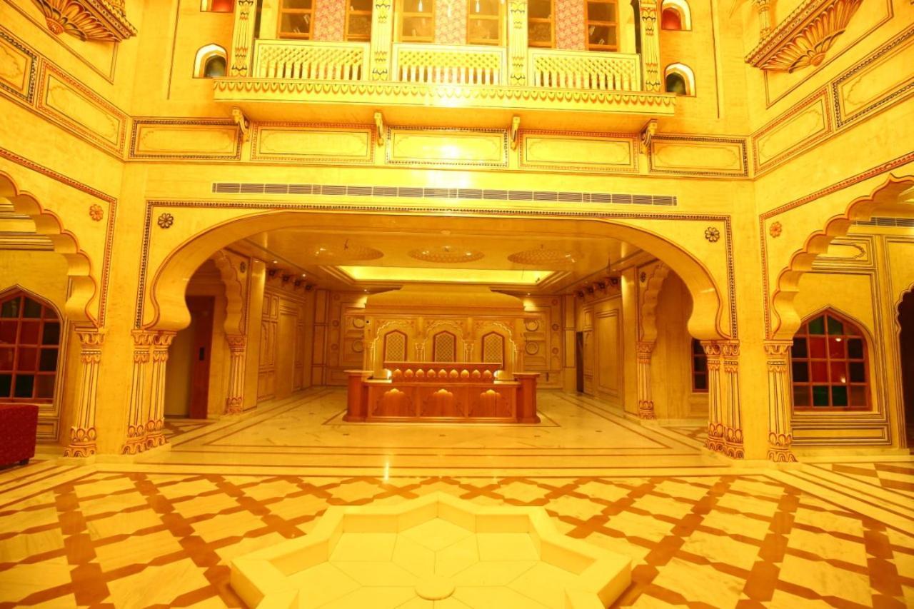 R Chandra'S Palace By Inspira Chomu Екстериор снимка